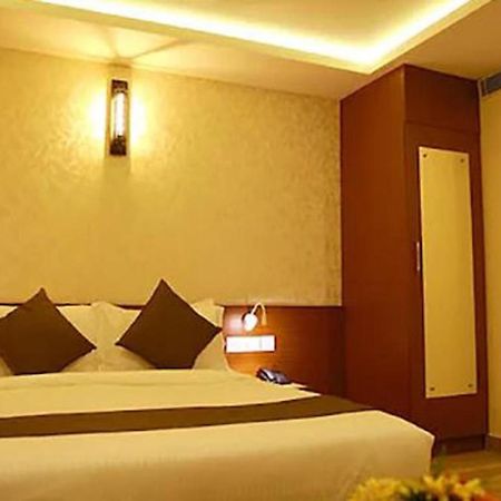 Fabhotel Prime D Chandlier Kochi 外观 照片