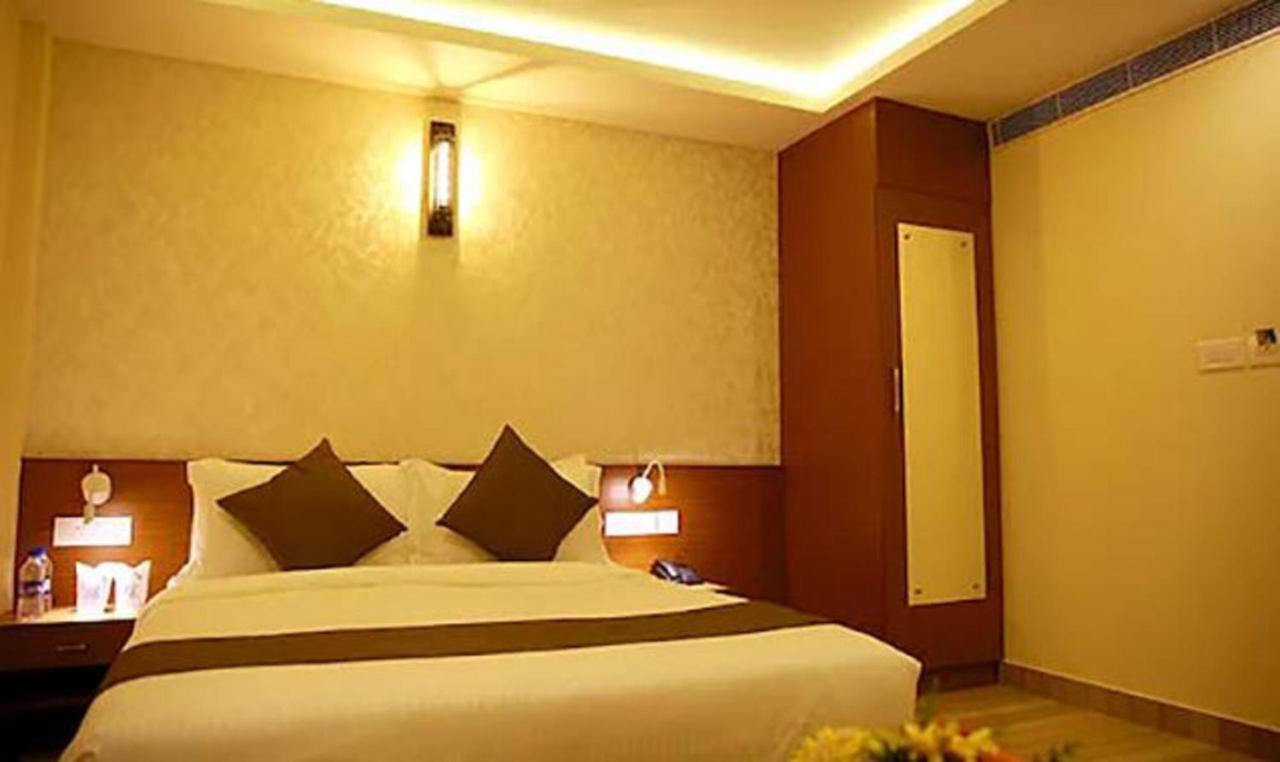 Fabhotel Prime D Chandlier Kochi 外观 照片