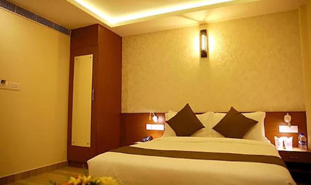 Fabhotel Prime D Chandlier Kochi 外观 照片