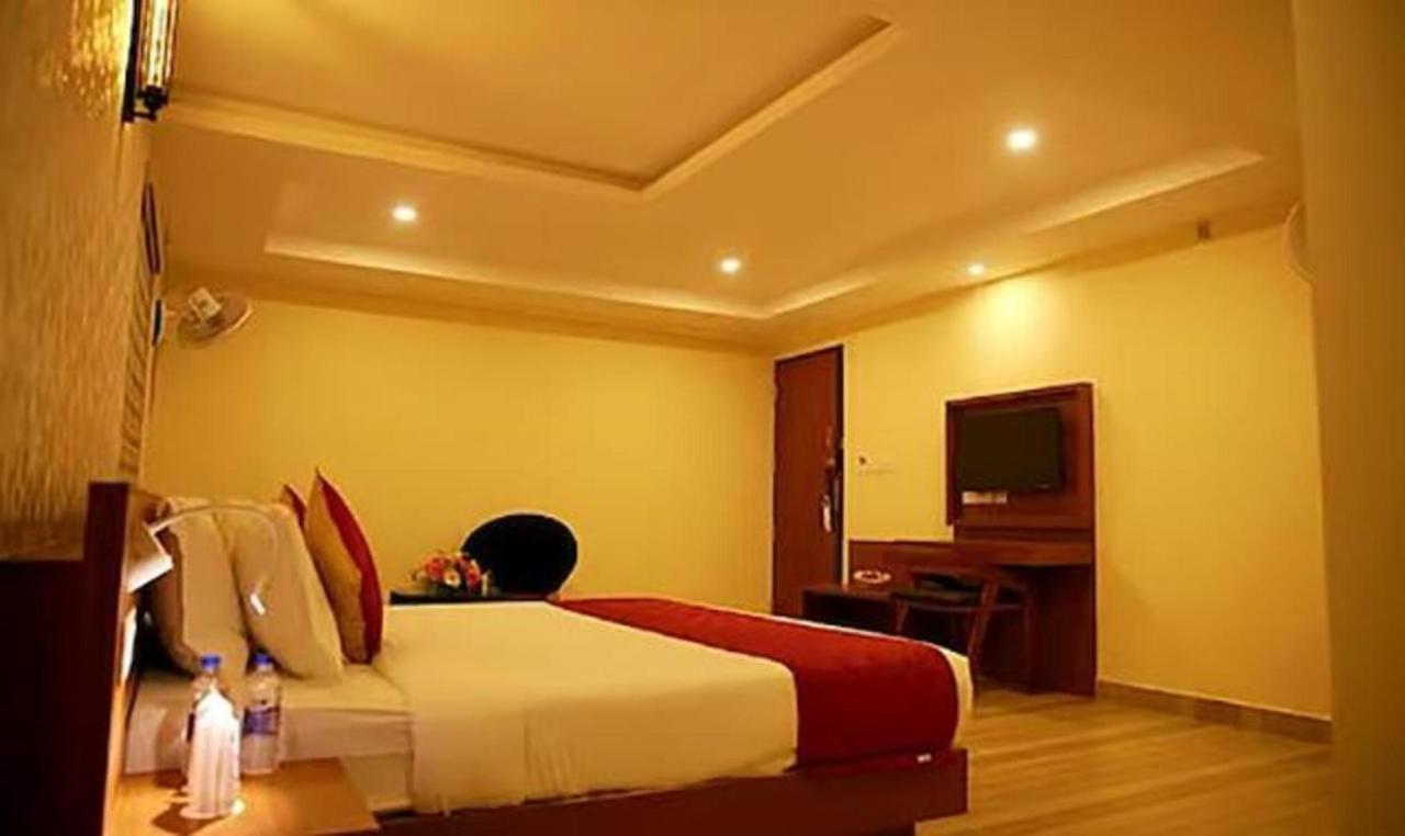 Fabhotel Prime D Chandlier Kochi 外观 照片